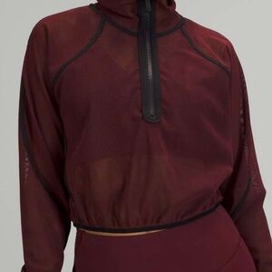Lululemon RARE Reversible Mesh 1/2 Zip
Black / Red Merlot size 6